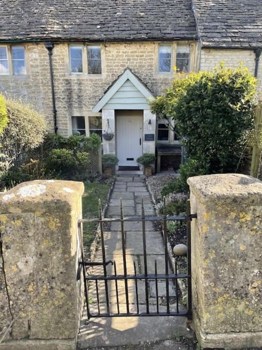 Hebe Cottage - Idyllic And Homely With Attention To Detail Atworth Exterior photo