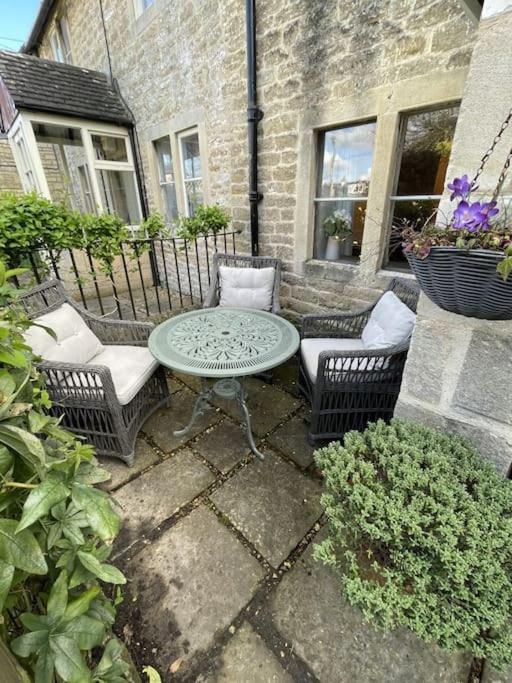 Hebe Cottage - Idyllic And Homely With Attention To Detail Atworth Exterior photo