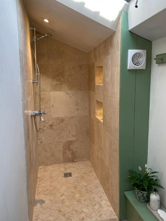 Hebe Cottage - Idyllic And Homely With Attention To Detail Atworth Exterior photo