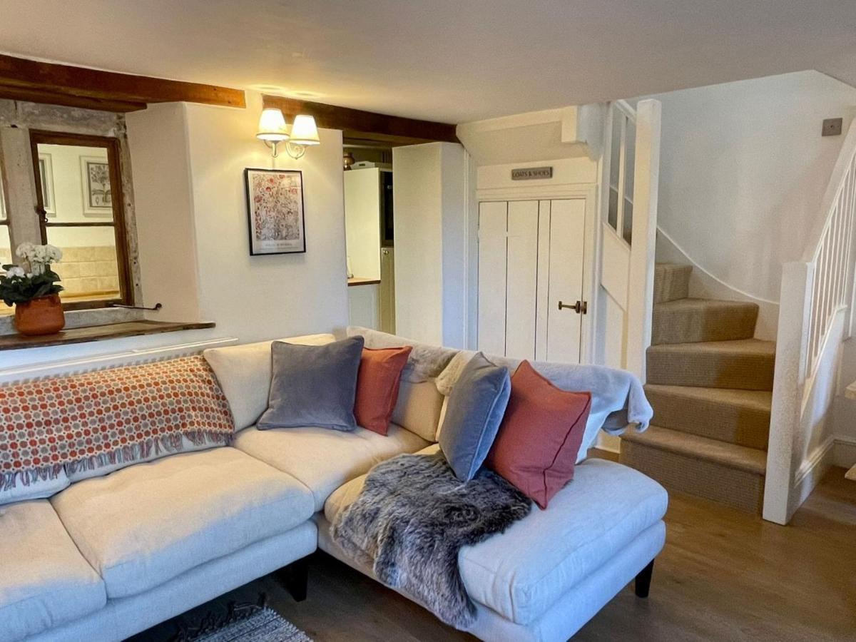 Hebe Cottage - Idyllic And Homely With Attention To Detail Atworth Exterior photo