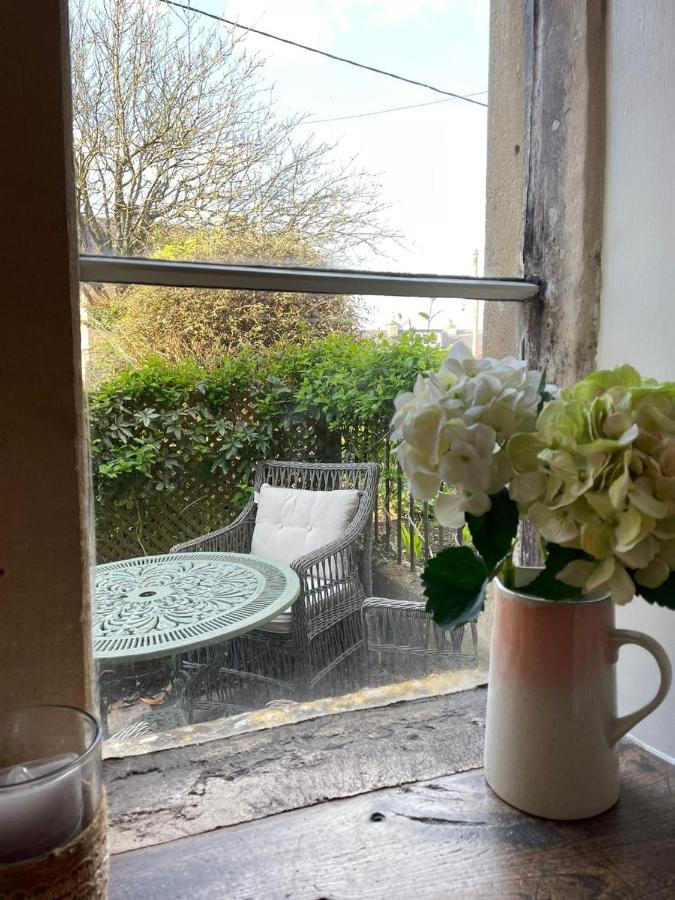 Hebe Cottage - Idyllic And Homely With Attention To Detail Atworth Exterior photo