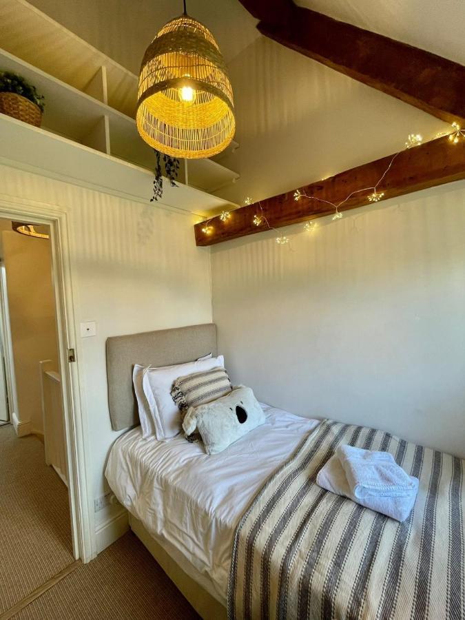 Hebe Cottage - Idyllic And Homely With Attention To Detail Atworth Exterior photo