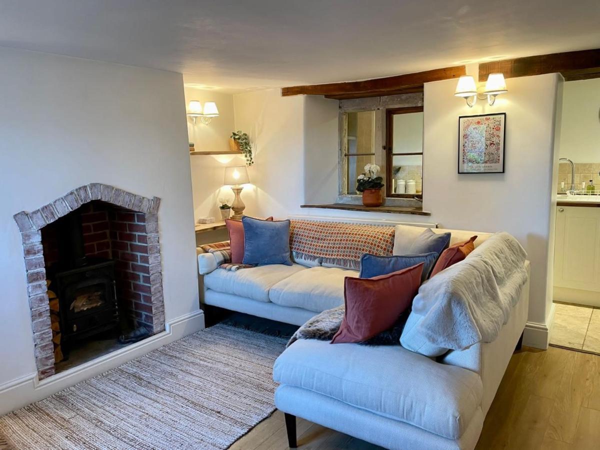 Hebe Cottage - Idyllic And Homely With Attention To Detail Atworth Exterior photo